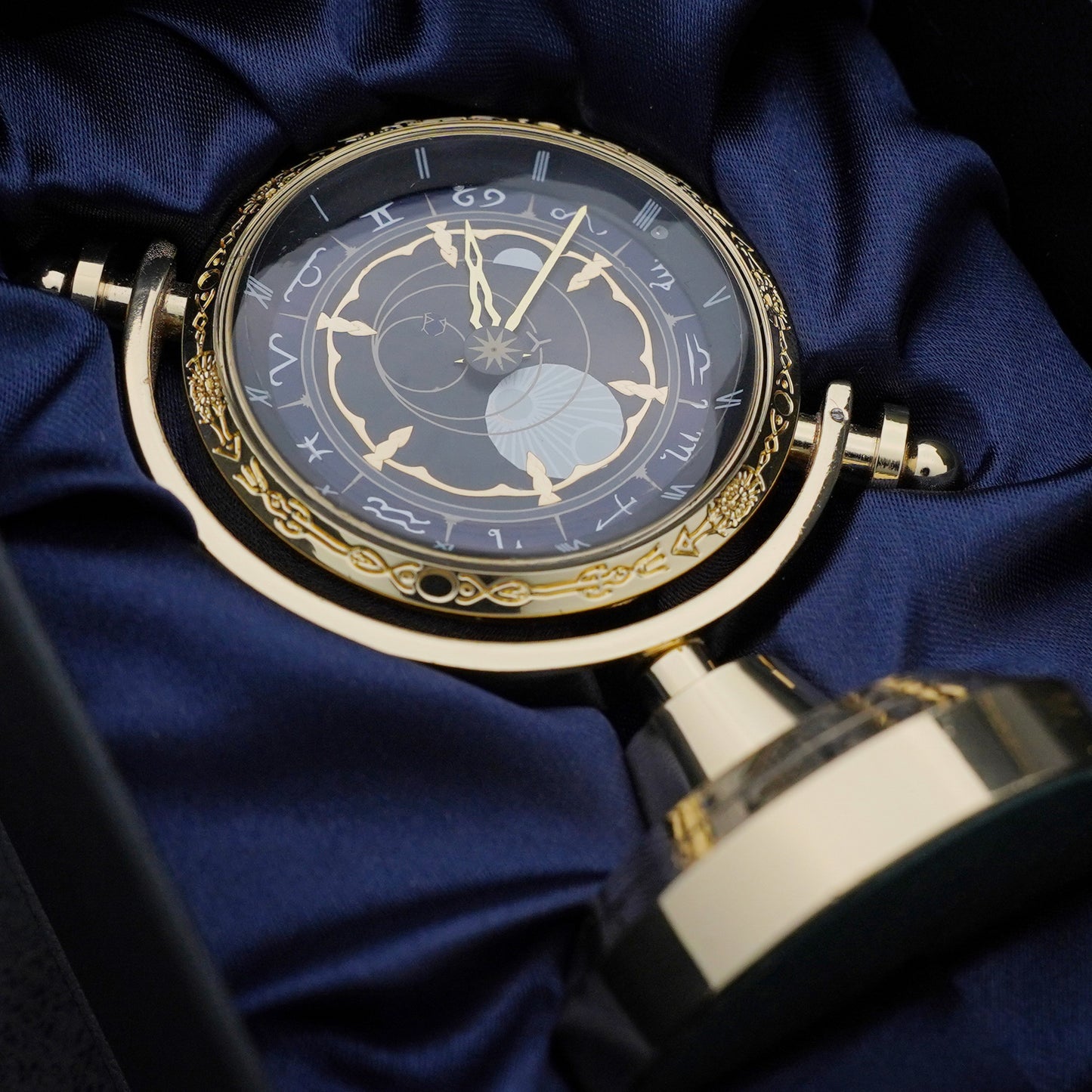 Lord of Heroes Table Clock